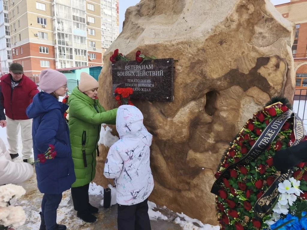 🇷🇺 Сегодня, в День защитника Отечества, в сквере Ветеранов боевых действий в мкр. Еле...