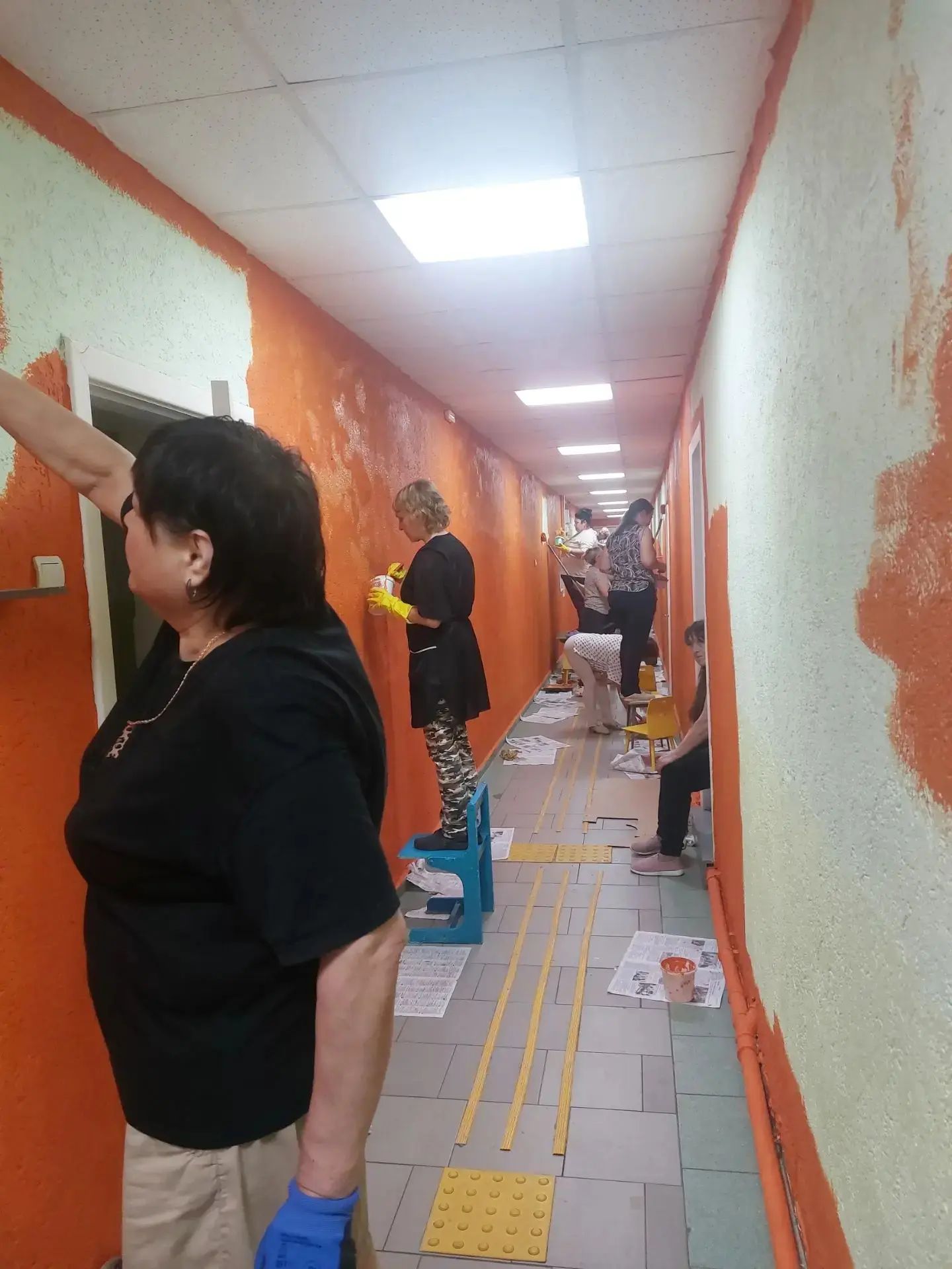 🎨  Рады сообщить, что в детском саду стартовал ремонт: сегодня была покраска стен в ко...