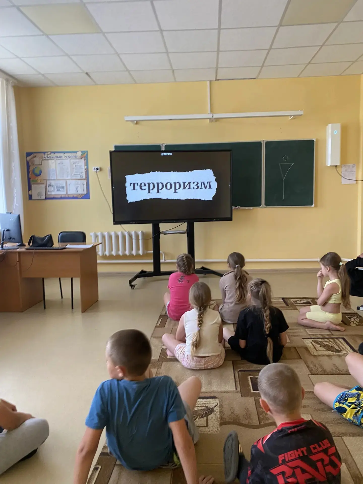 Сегодняшний день был посвящён народам России, их традициям и обычаям. 
Ребята стали участниками инте