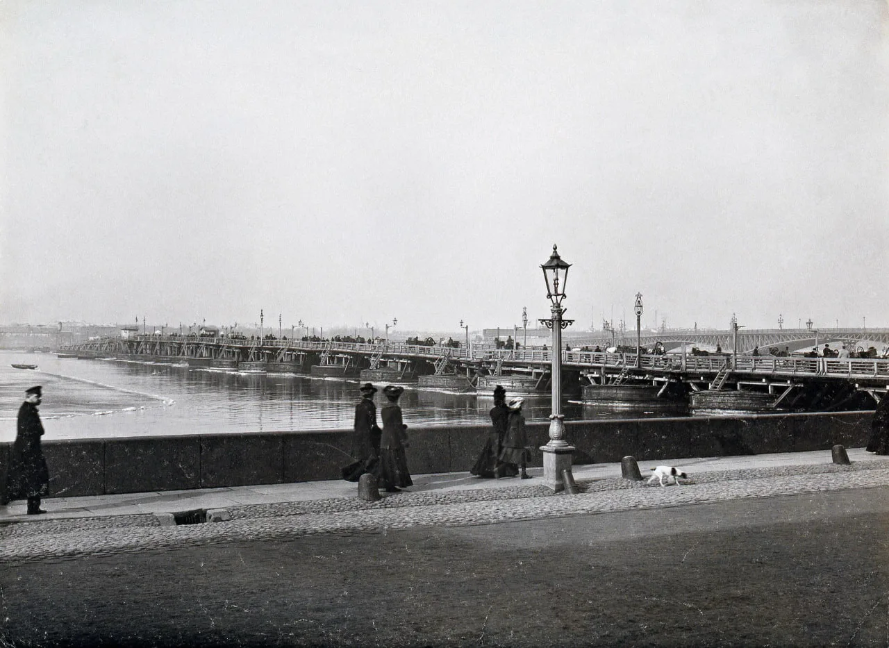 Троицкие мосты: Петербург накануне 200-летия в 1903 году