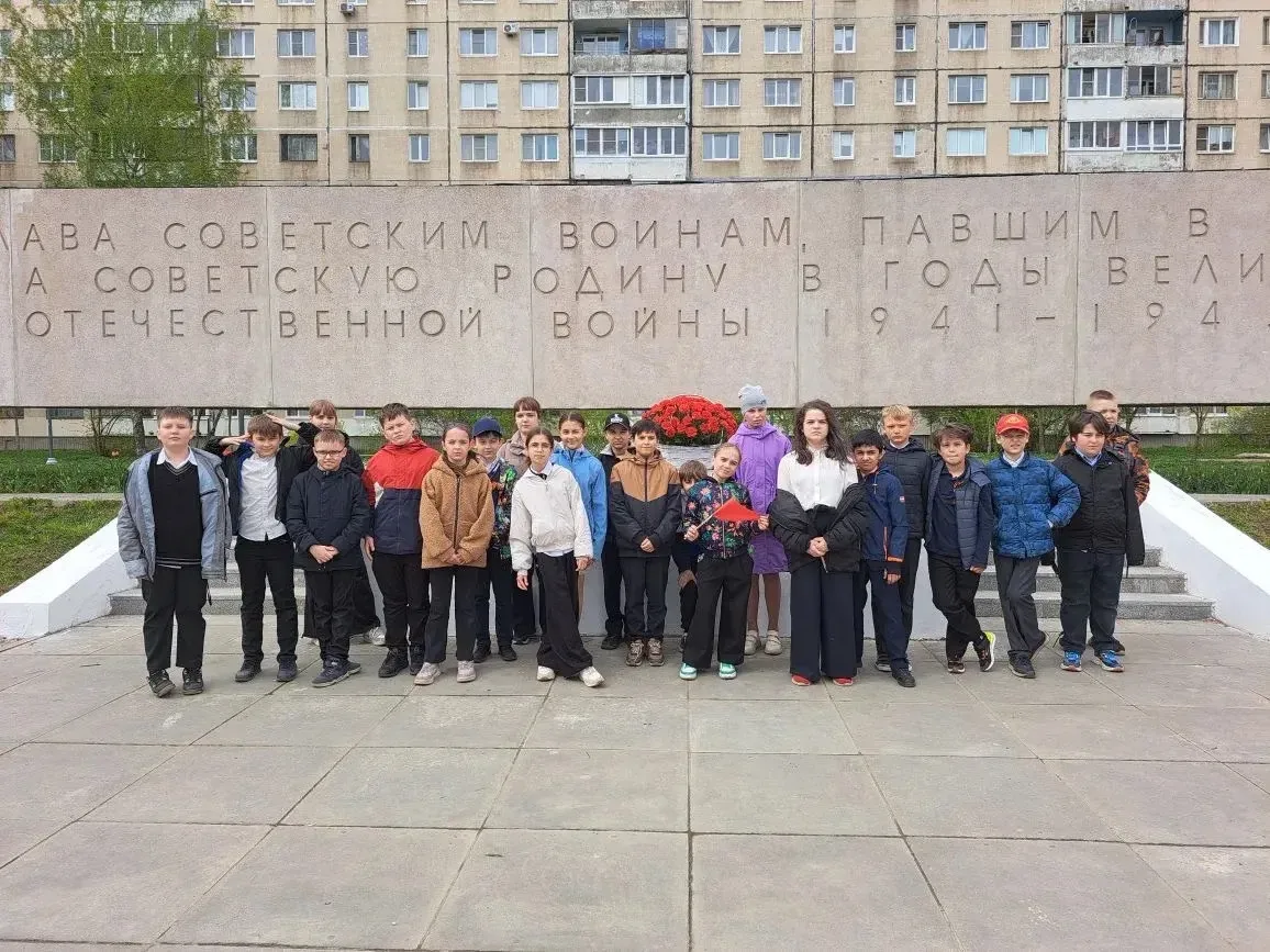 ДЕНЬ ПОБЕДЫ🎖️ 7 мая 2026 г. учащиеся 4-х классов со своими классными руководителями посетили мемориа