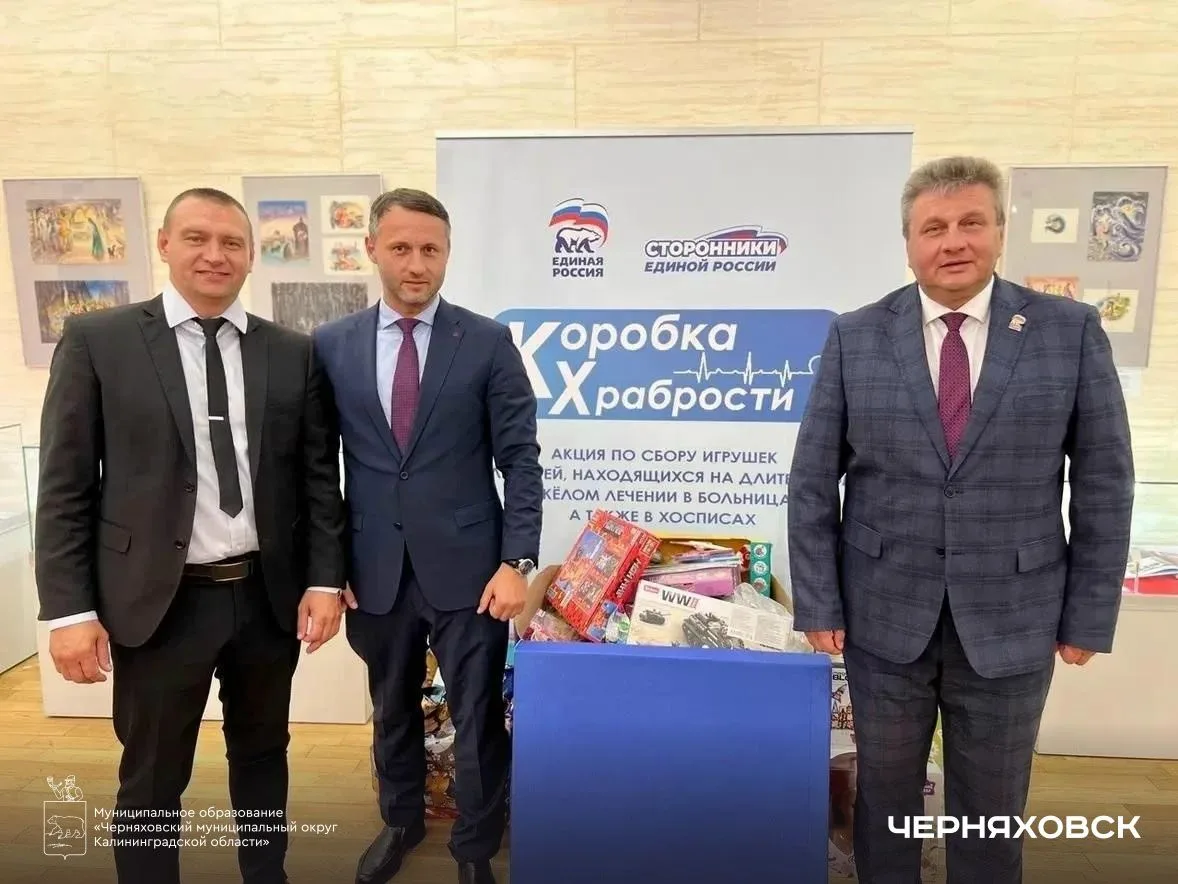 Глава округа Виктор Вобликов, депутат Законодательного собрания  Валерий Панченко и депутат окружног