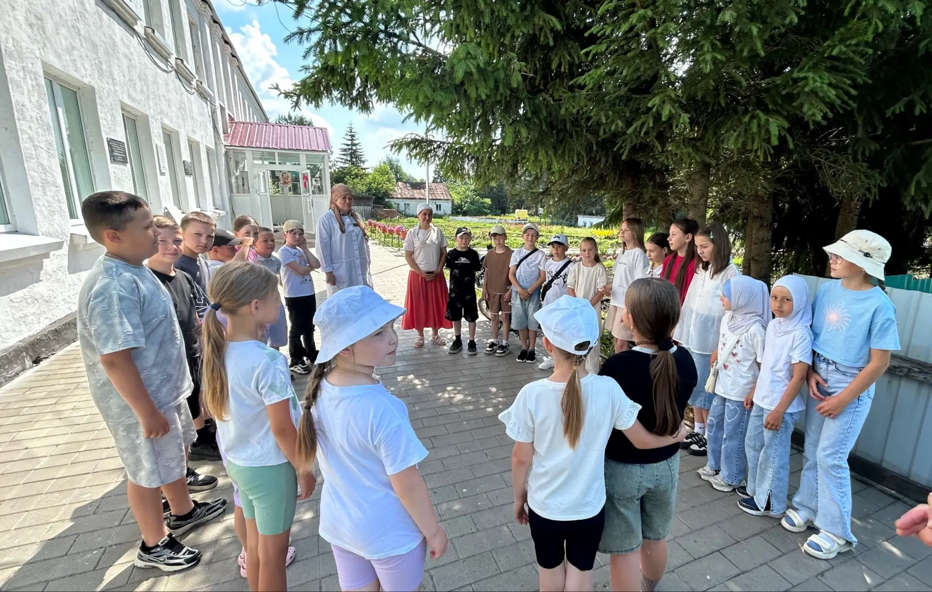 Утро в пришкольном лагере «Зелёный глобус» началось бодро и с пользой! 🌞💪

Сегодня, как и положено