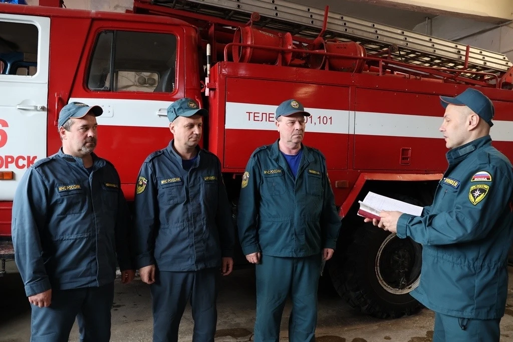#ЛицаМЧС #СМИобМЧС  👨‍🚒Сквозь дым и пламя, спасая жизни: ясногорские огнеборцы отмечают профессионал