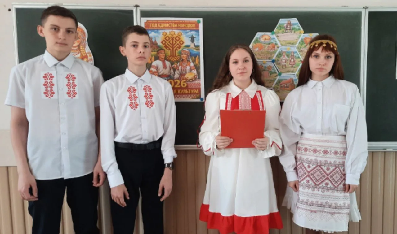 🇷🇺8 «Б» открывает Неделю чувашской культуры🇷🇺  Сегодня учащиеся 8 «Б» класса стали настоящими предст