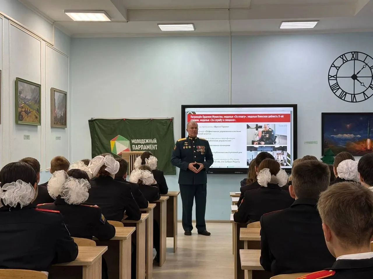 Будь Первым!  Встреча с героем   В рамках программы «Диалог с героем» в нашей школе прошла встреча с