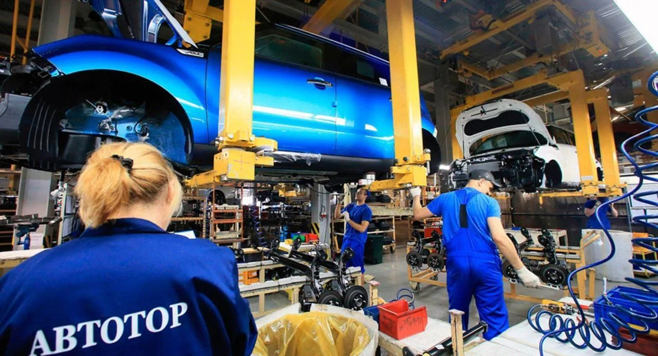 «Автотор» медленно, но верно идёт ко дну  Когда-то мощная компания один за другим теряет источники д