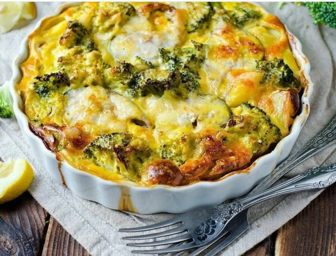 Запеканка с куриной грудкой и брокколи.