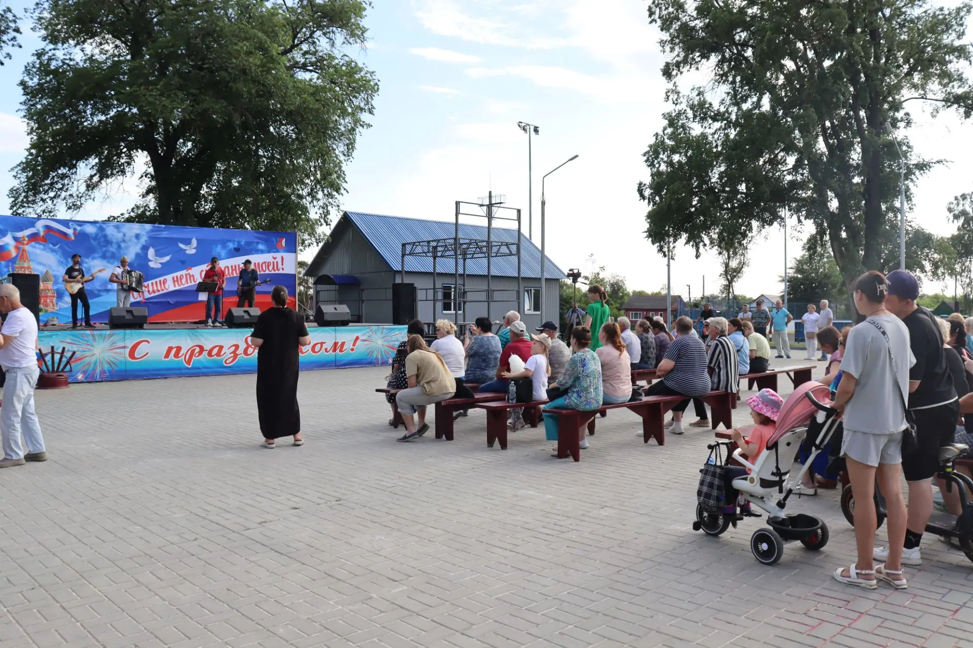 Живой звук в парке с «Возрождением»!

Сегодня вечером на сцене городского парка культуры и отдыха вы