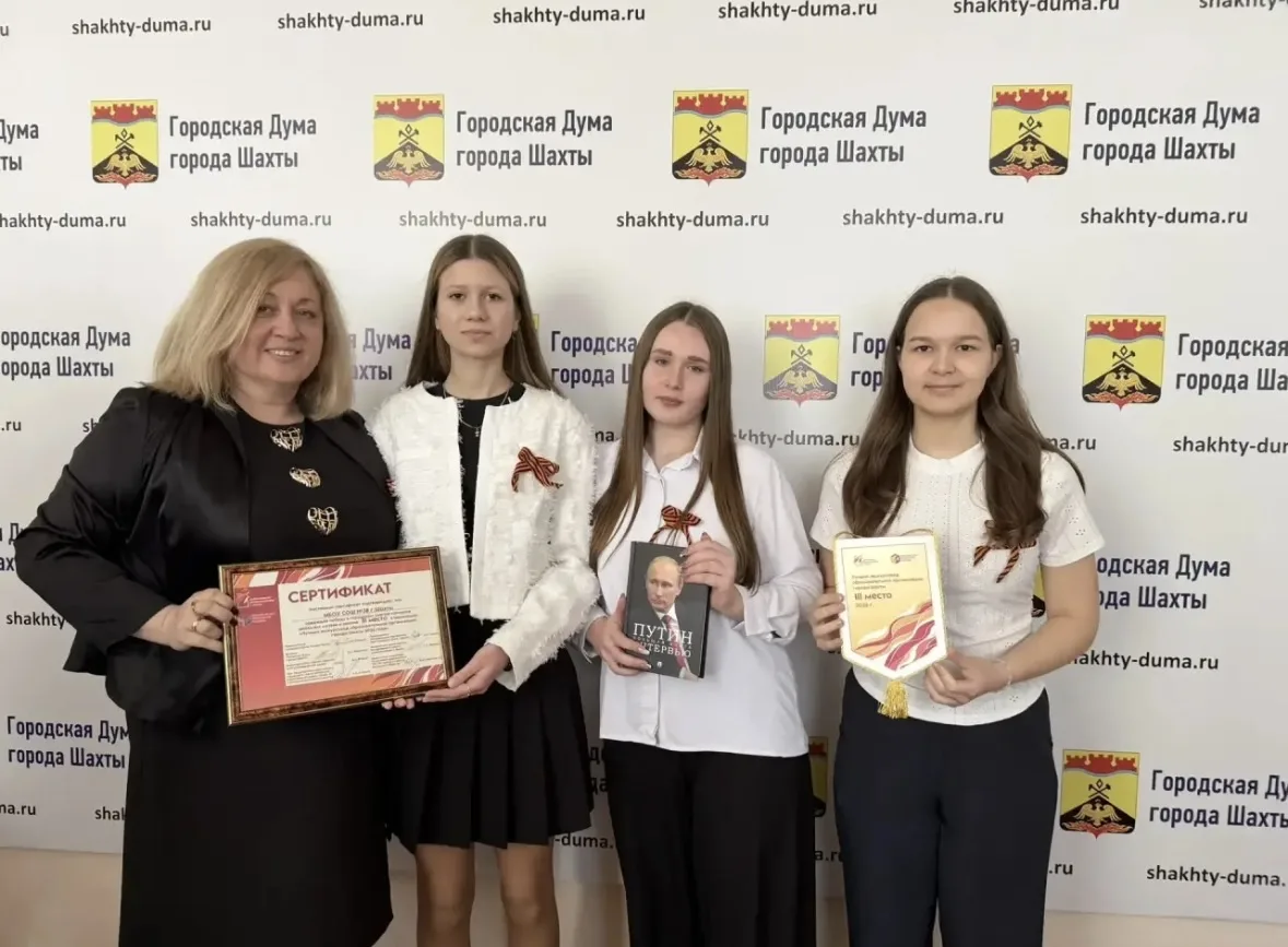 🏆 Наши экскурсоводы — лучшие в городе! 🏆  📜С радостью сообщаем: команда экскурсоводов нашей школы — 