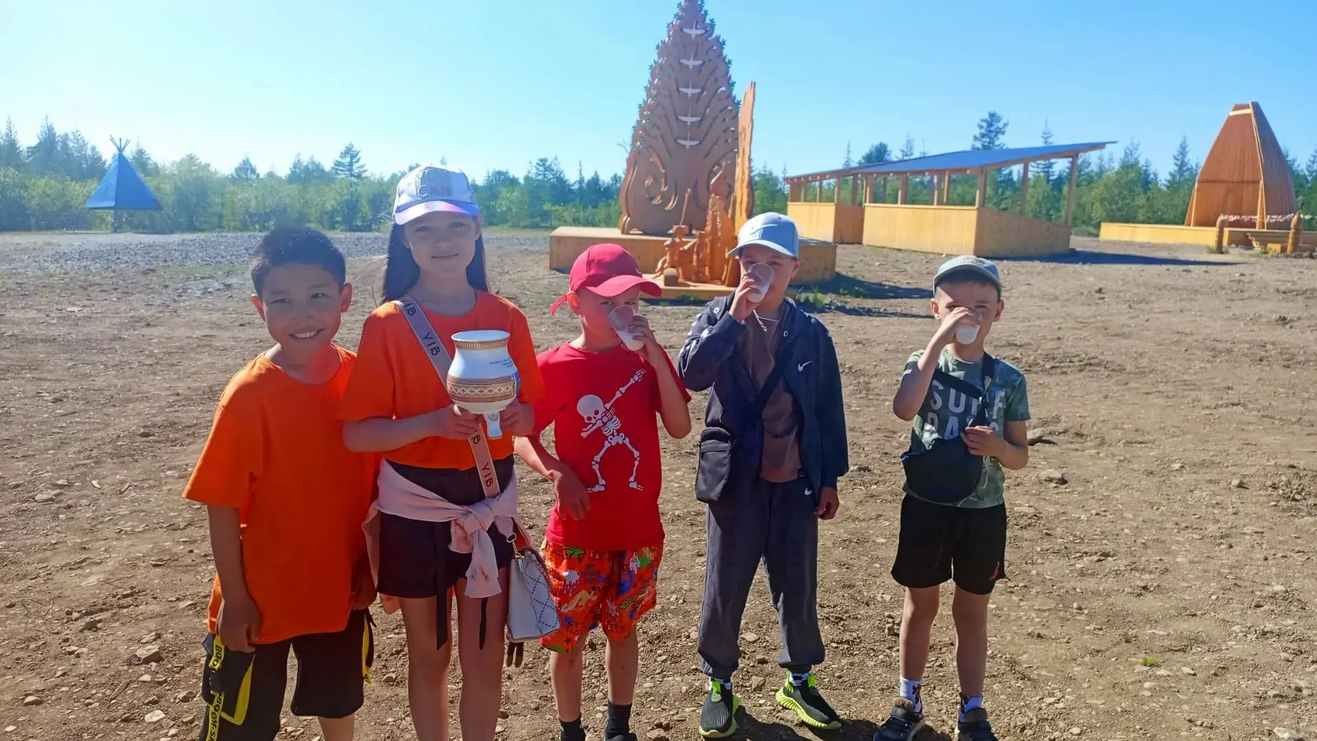 🌸🎉 В лагере "Улыбка" прошел яркий и насыщенный праздник — Ысыах! 🎉🌸