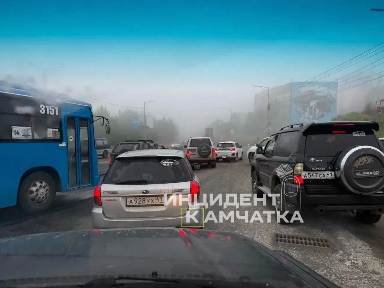 Дорожники парализовали полгорода 

Четвёртый километр намертво стоит в сторону КП. Из-за дорожных ра