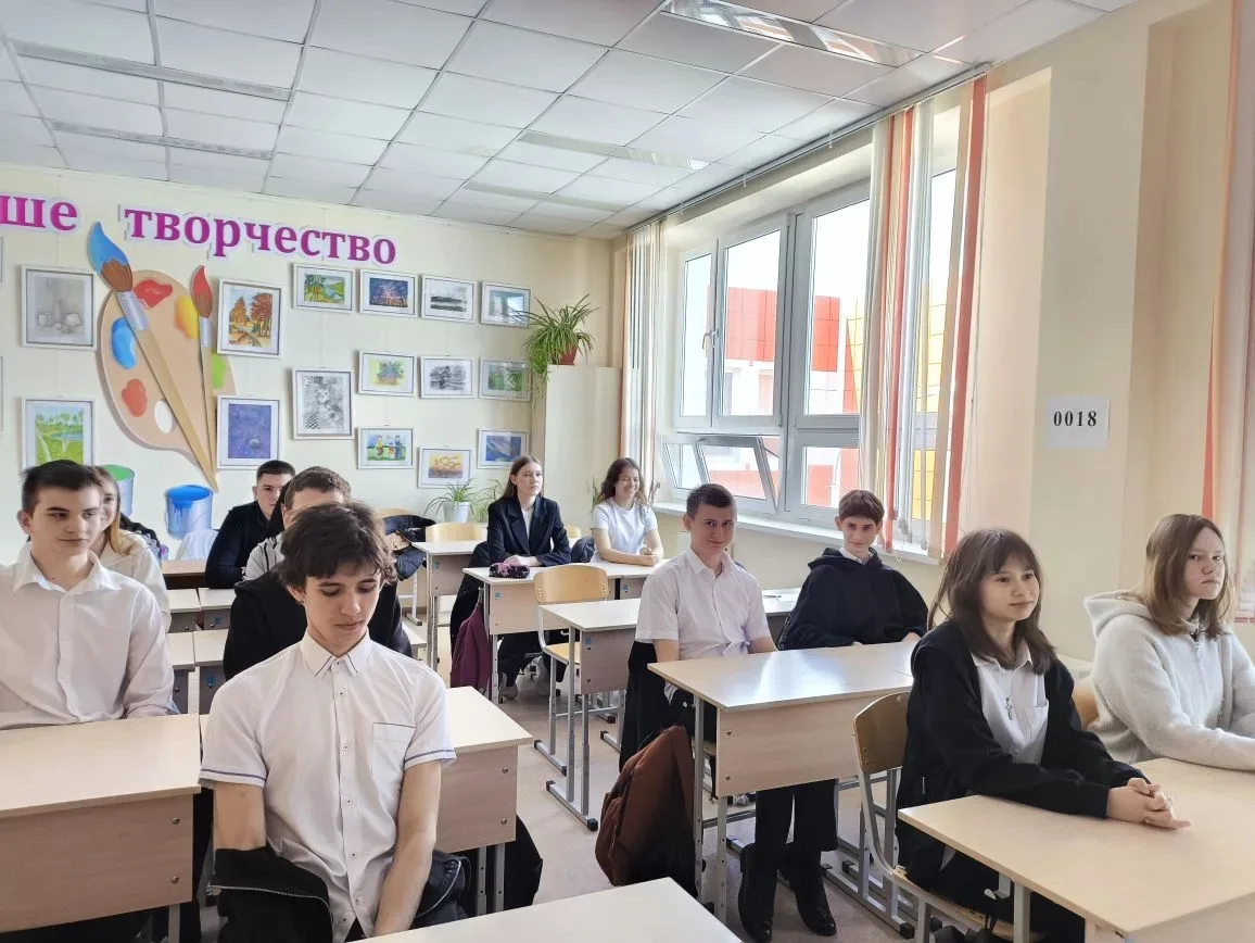 В 9-Г классе казачьей направленности прошла беседа, посвящённая празднику Пасхи. Учащиеся вспомнили 