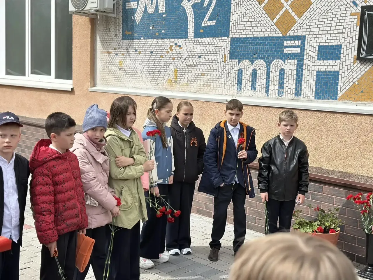 🕊️ В преддверии Дня Победы, 8 мая для обучающихся 4-х классов Урок памяти провела учитель и выпускни