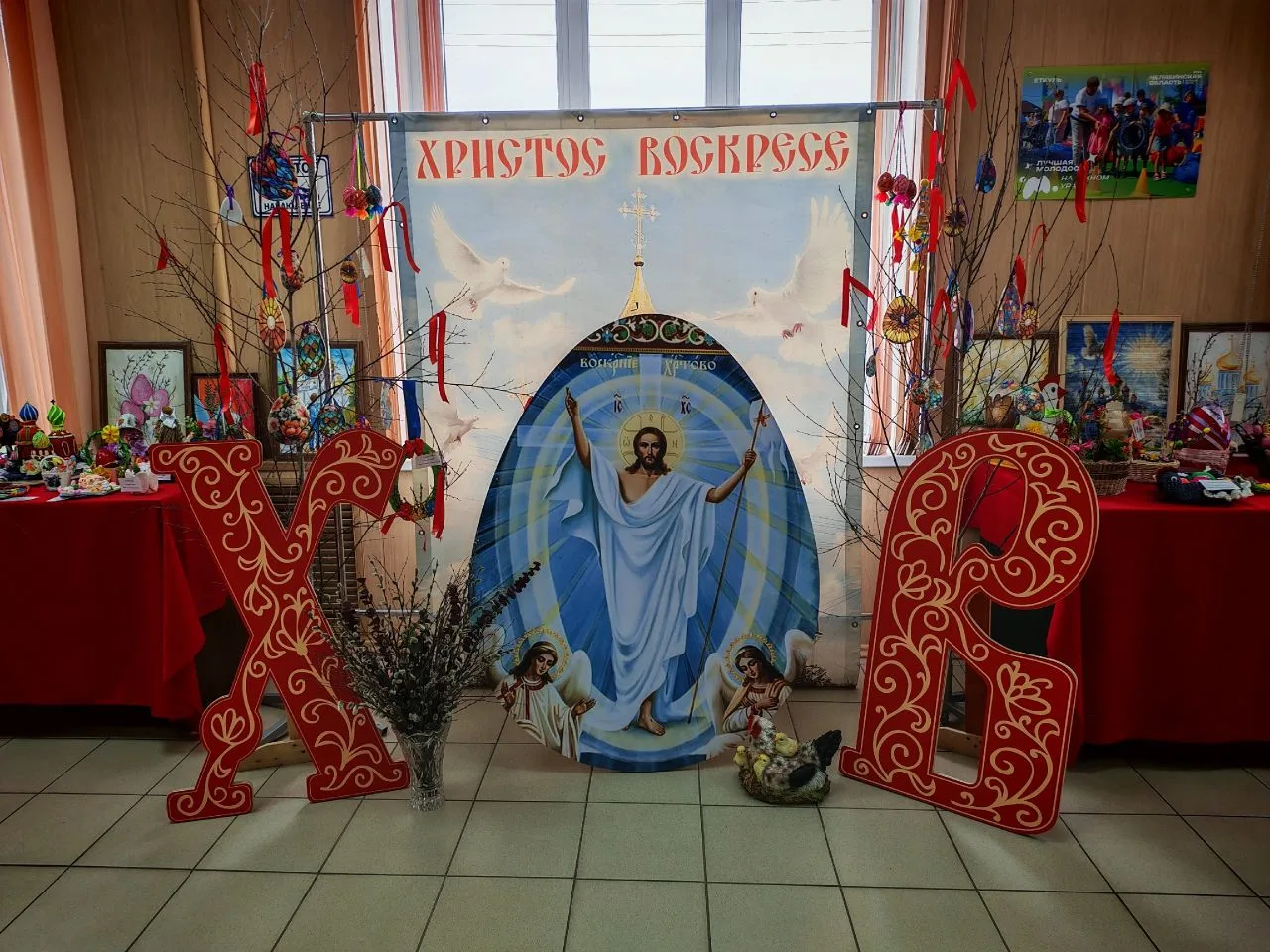 🎨В холле администрации Еткульского округа открылась традиционная выставка детских рабо...