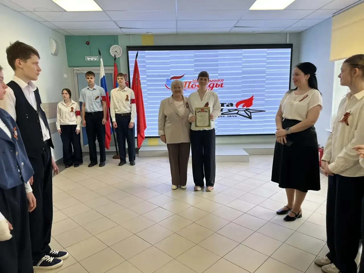 Торжественное начало недели в МОУ СОШ № 18 имени Подольских курсантов. 🇷🇺  Утро понедельника традици