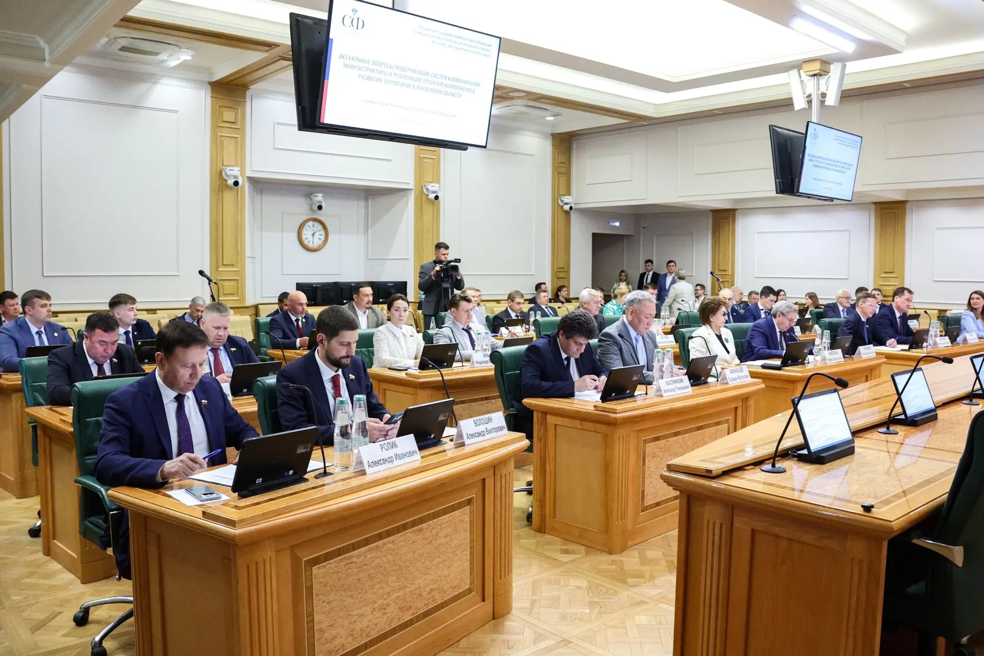 Вместе с коллегами на 392-м заседании Комитета Совета Федерации по федеративному устройству, региона