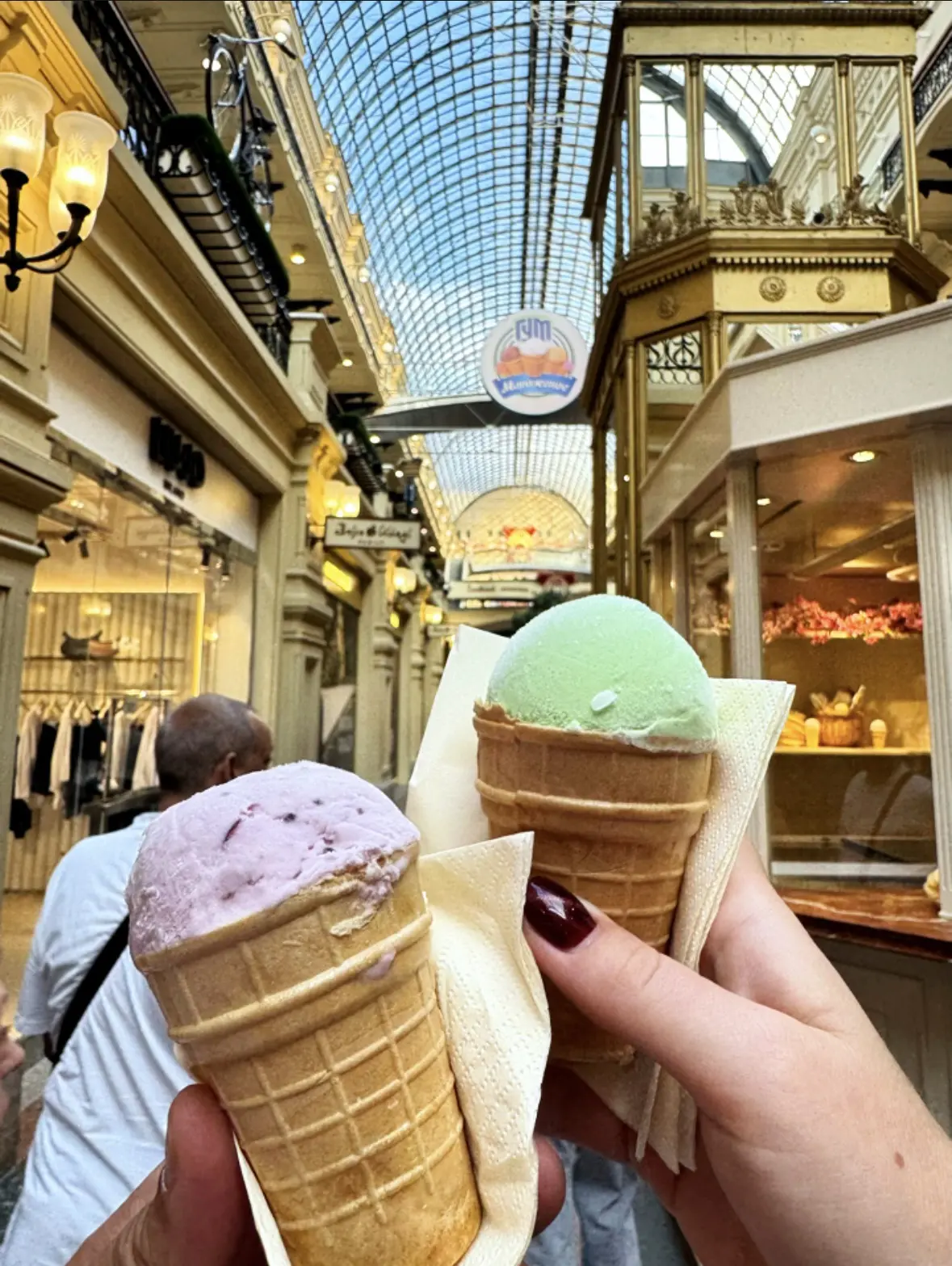 🍦 Спустя полторы недели наконец-то отчитываемся о знаменитом мороженом из ГУМа. 😅