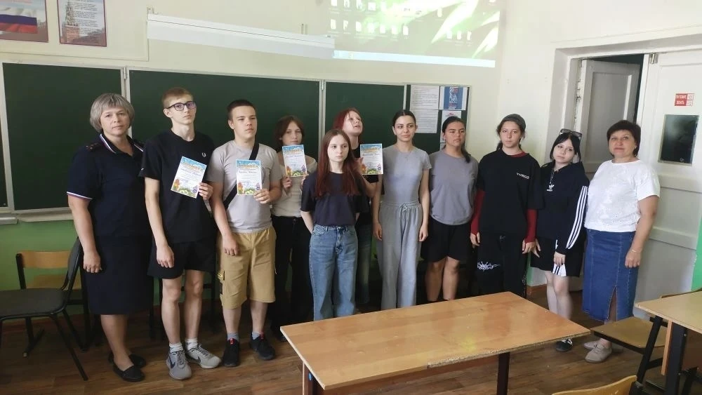 17 июня в трудовом лагере для старшеклассников МКОУ СОШ 4 руководитель районного штаба ...