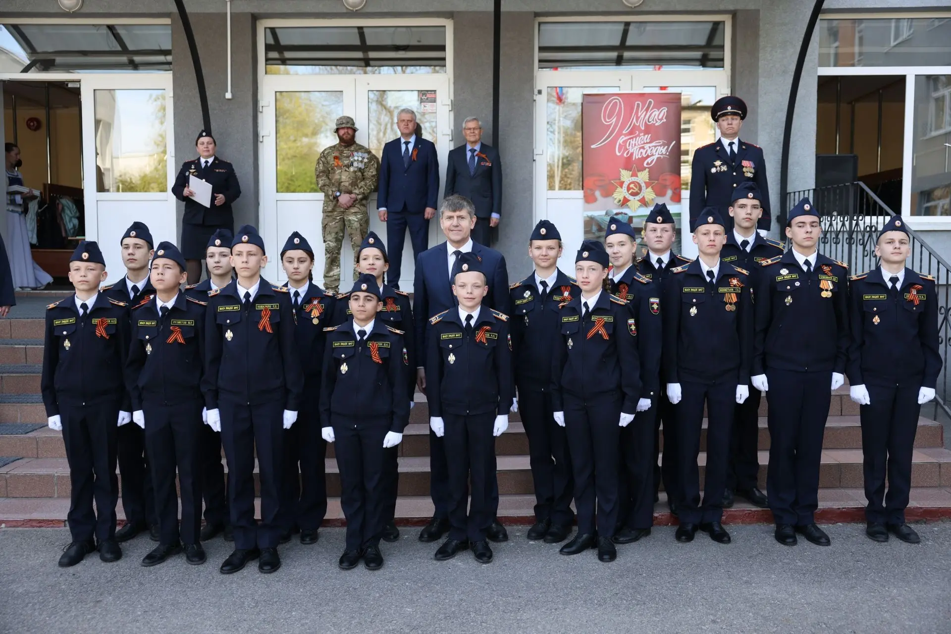 Принял участие в торжественной церемонии поднятия Знамени Победы в Лицее №17. Для каждого из нас Зна