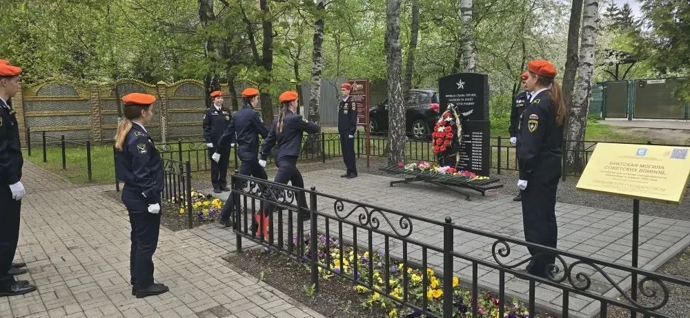 Кадетский 11Б класс заступил на Пост №1 🇷🇺   Пост №1 - это почётный  караул у мемориала павших воино