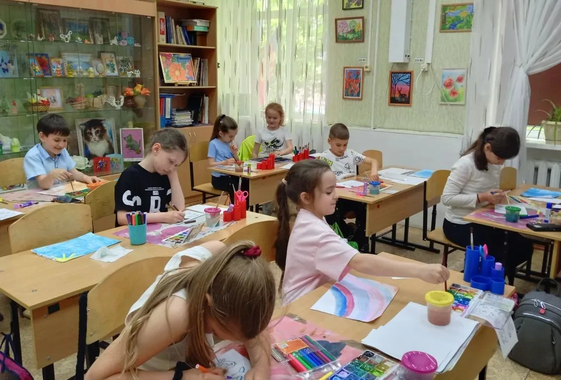 Сегодня занятие по ИЗО прошло творчески и увлекательно! Ребята (ДООП "Юный художник", п...