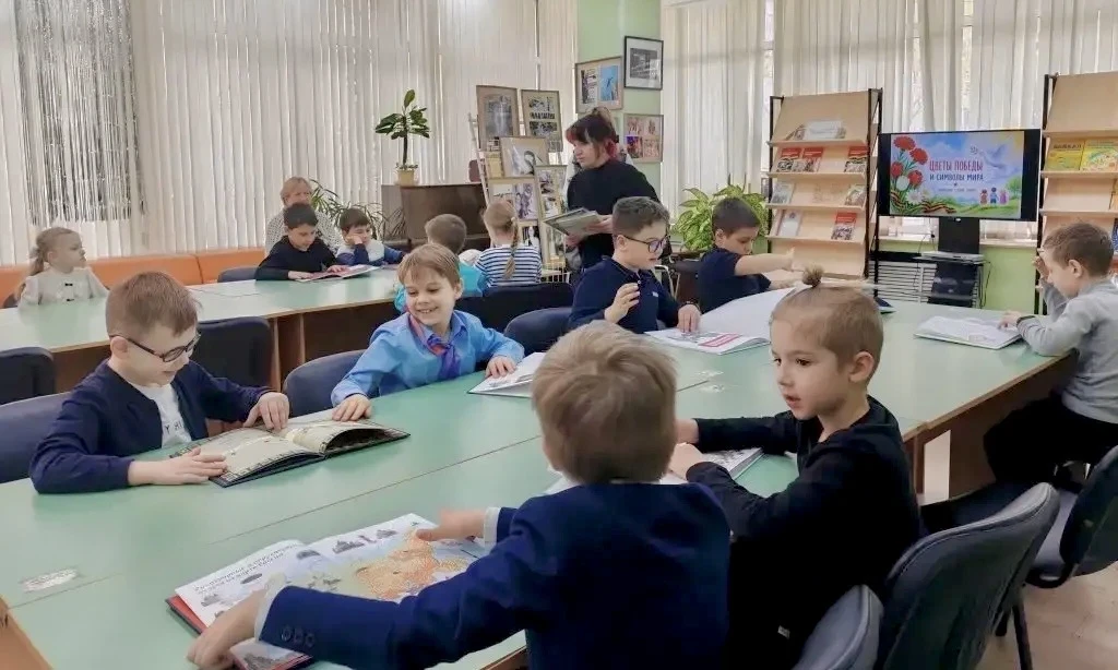 ЧТОБЫ ПОМНИЛИ СЕРДЦЕМ   ✨ В преддверии Дня Великой Победы наши первоклассники из 1 «З» Образовательн