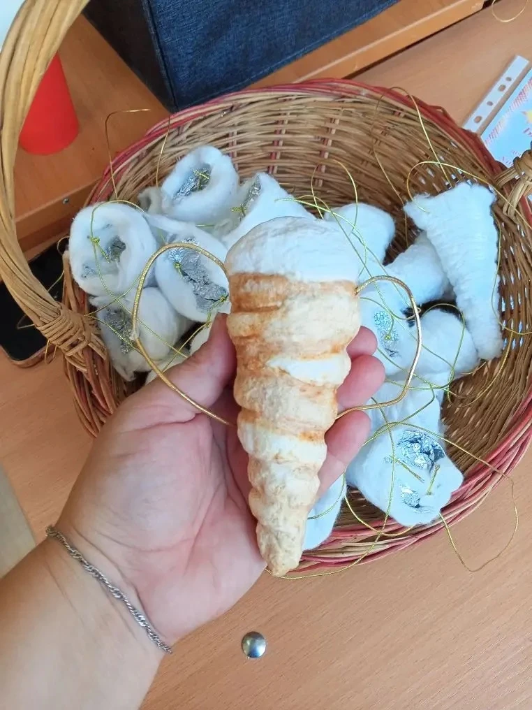 🍦 Мастер-класс «Ватный рожок „Мороженое“»

В нашем Доме детского творчества на летней площадке сего