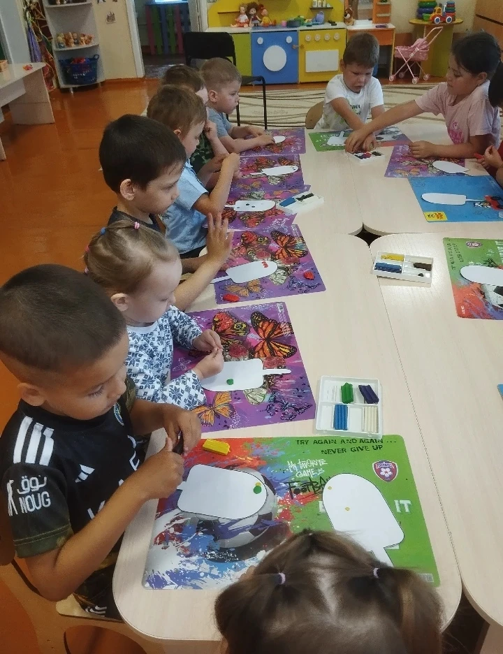 🧠 Творчество, которое развивает: аппликация с пластилином «Мороженое»

На занятии мы соединили аппл