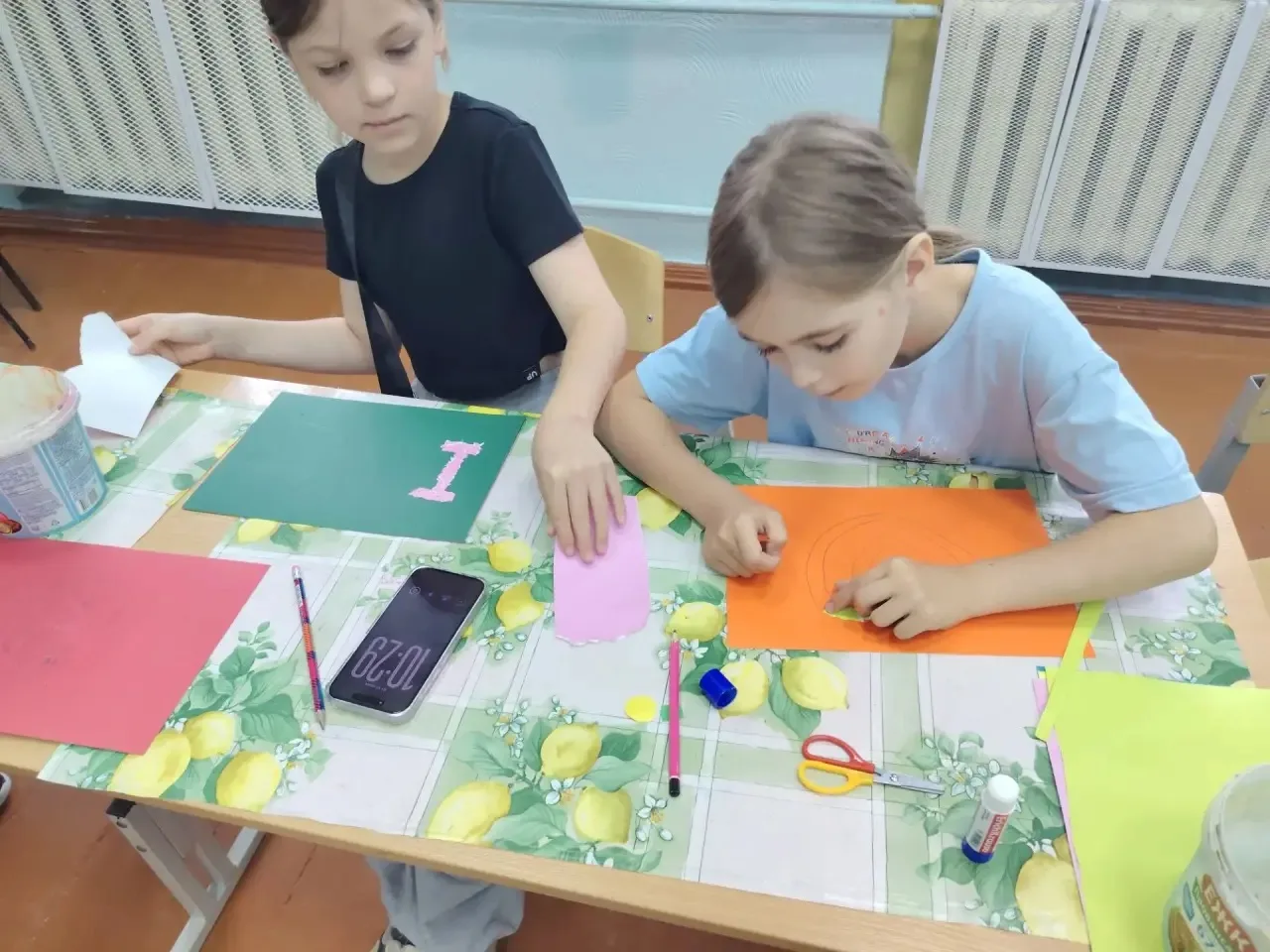 День одиннадцать выдался дождливый, но хоть и погода была плохая, в нашем лагерном муравейнике работ