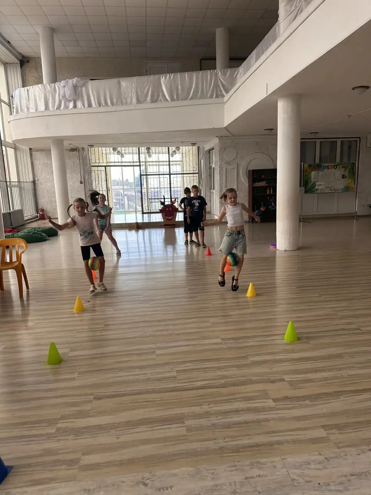 🏸«Неразлучные друзья — спорт, друг и я»: праздник движения и дружбы в МБУК КДЦ «Лукоморье»! 

🏤31 