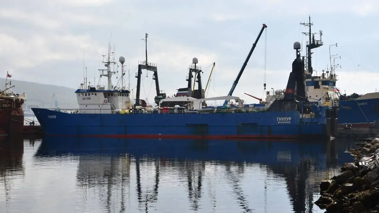 В Баренцевом море задержали траулер с незаконным уловом