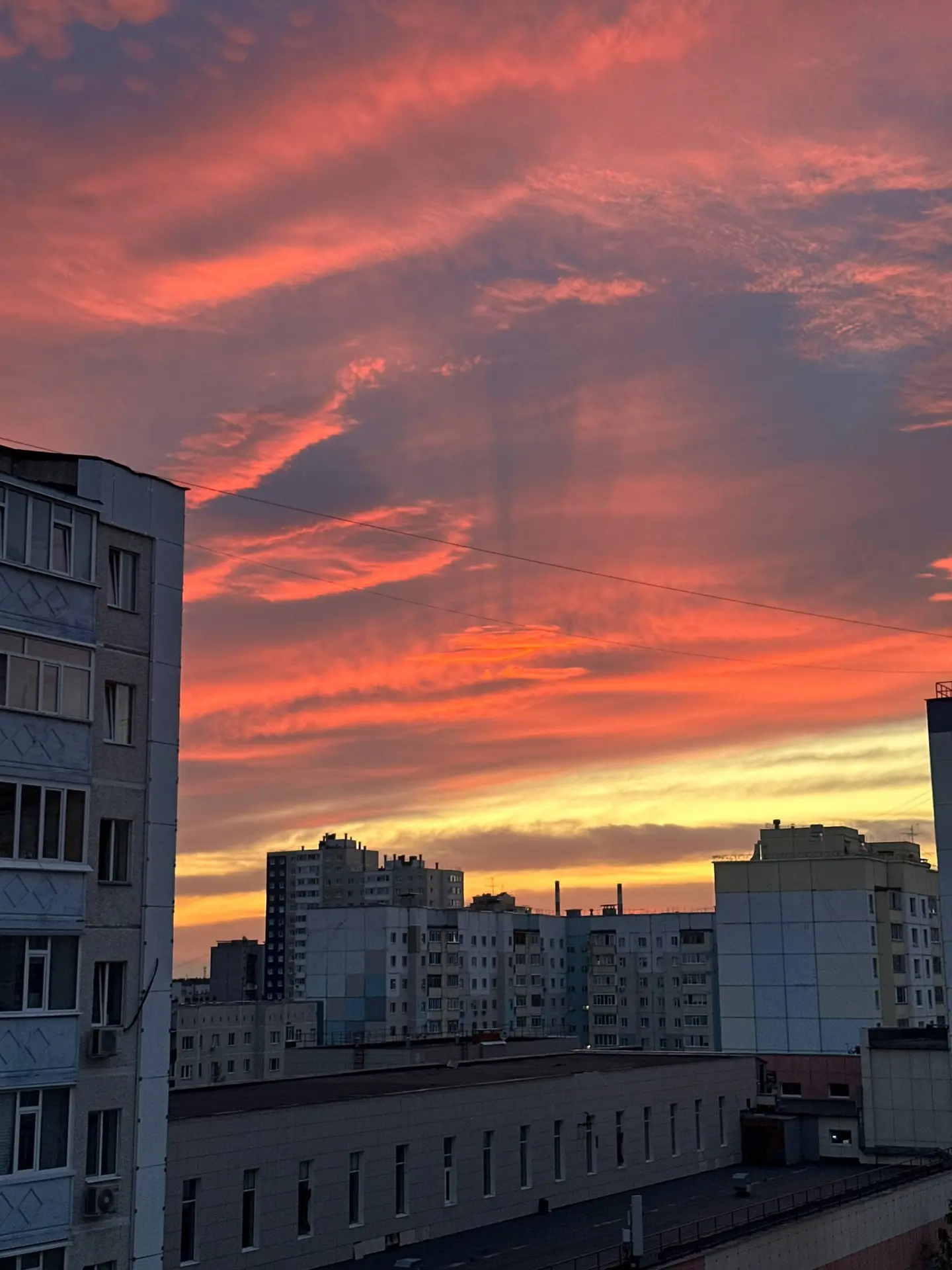 Рассвет в 3 часа ночи 🌅

📍 Сургут
👉 Подписаться 
🔥 Сургут ЧП