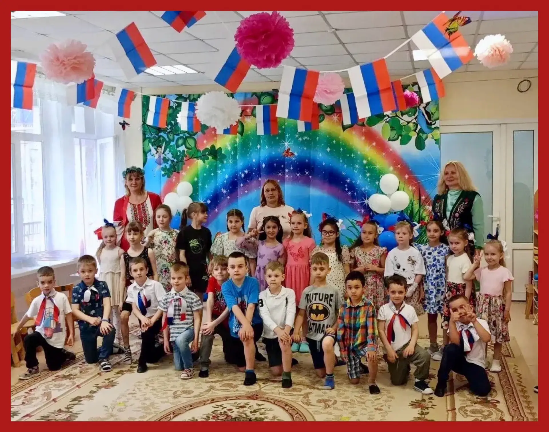 12 июня наша страна отмечает замечательный праздник  - День России! В группах "Звёздочки" и " Радуга