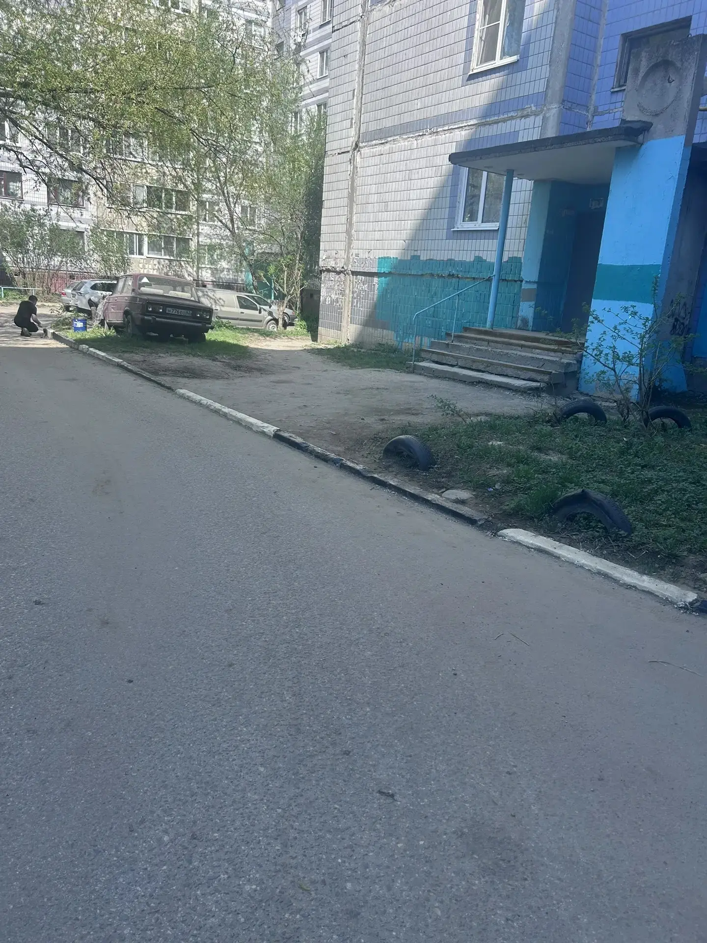 Весна - время обновлений: начинаем традиционную покраску бордюров!