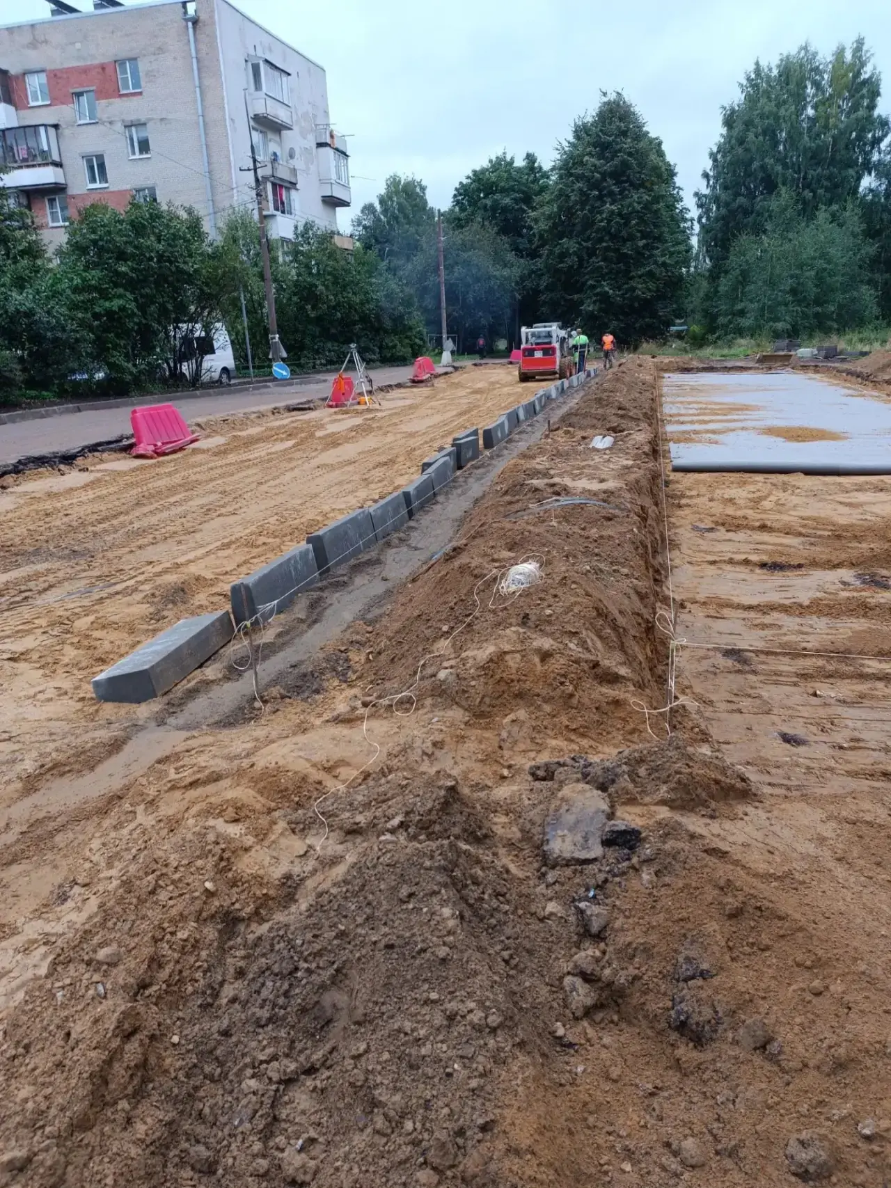 🚜Идёт активная фаза благоустройства во дворах домов 30 и 32 на Юбилейной.