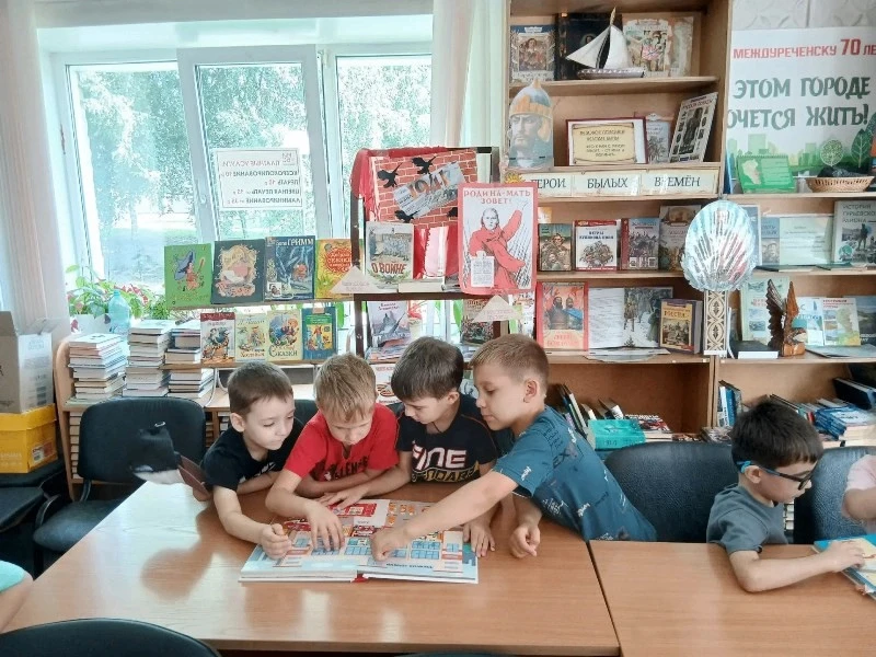 В библиотеке «Семейного чтения» 17 августа принимали юных гостей, посещающих д/с №38 «Ч...