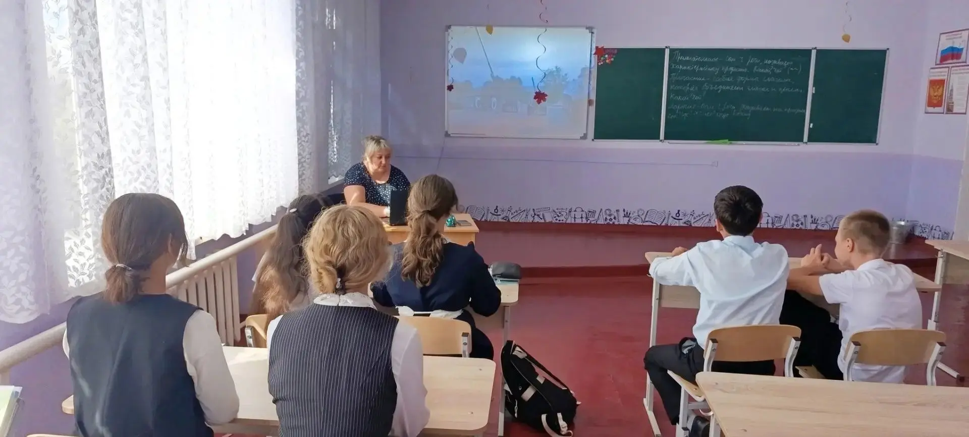 Сегодня в нашей школе День памяти обрёл особую глубину. После общешкольной линейки и це...