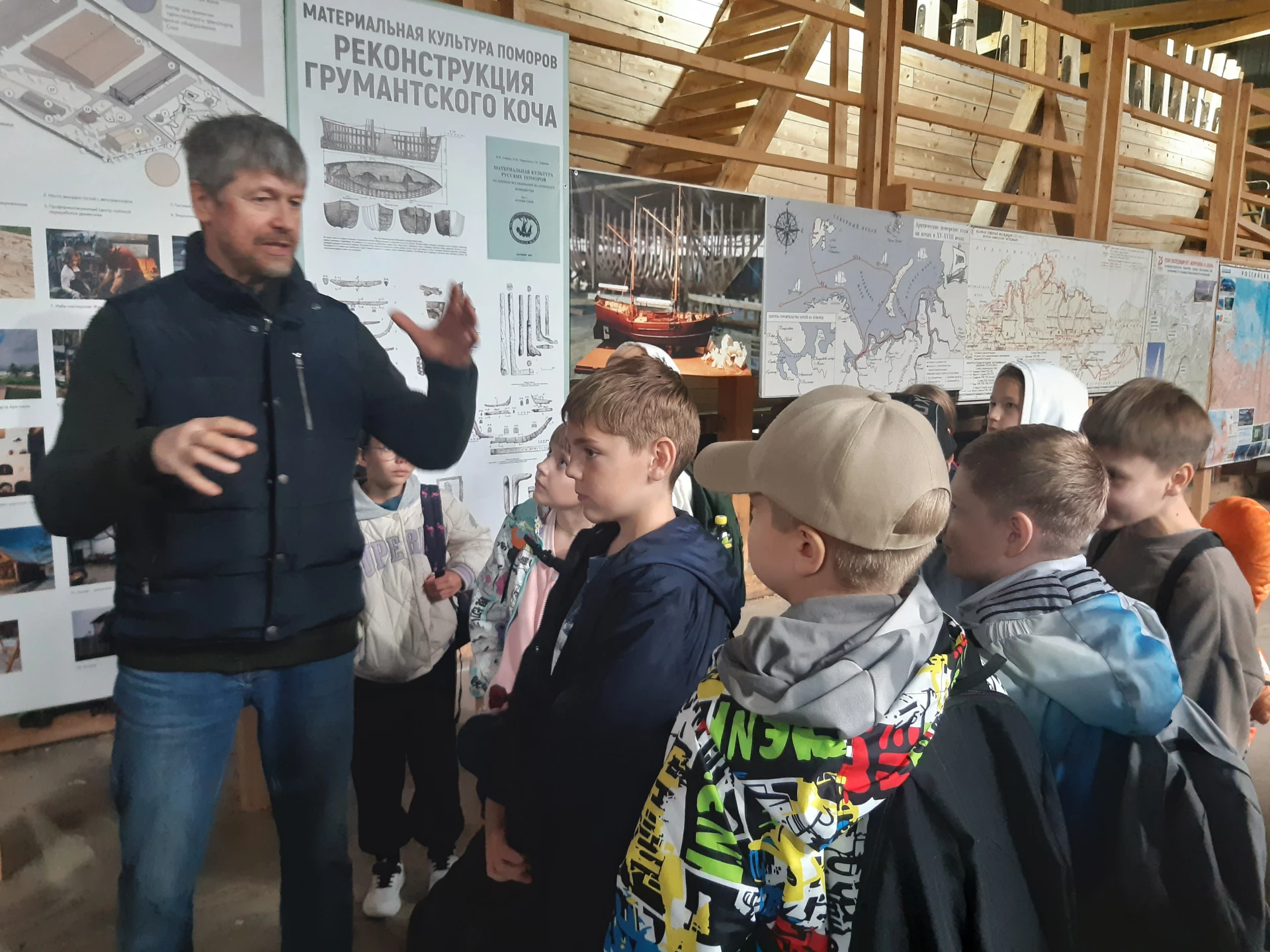 Обучающиеся 5 «А» класса побывали на экскурсии «Поморский коч».