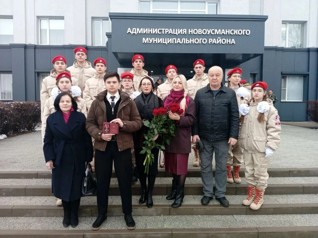 Юнармейцы отряда имени Александра Каразанфира МКОУ "Никольская СОШ" приняли участие в церемонии пере