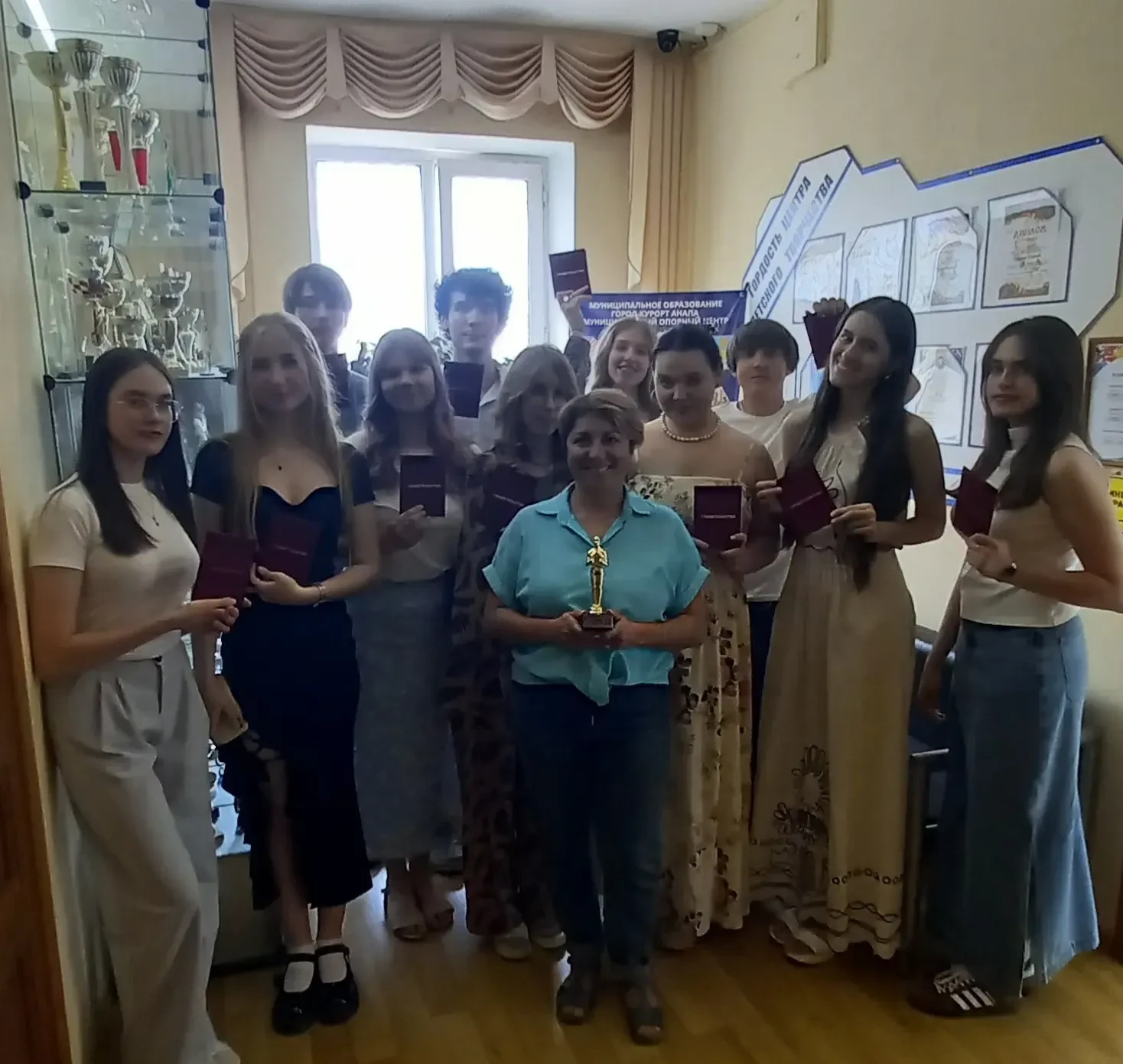 На днях в старшей группе театральной студии "Индиго" состоялось вручение свидетельств об окончании о