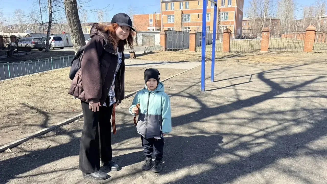 Обучающиеся гимназии № 1 провели уличную акцию «Георгиевская ленточка».   27 апреля обучающиеся гимн
