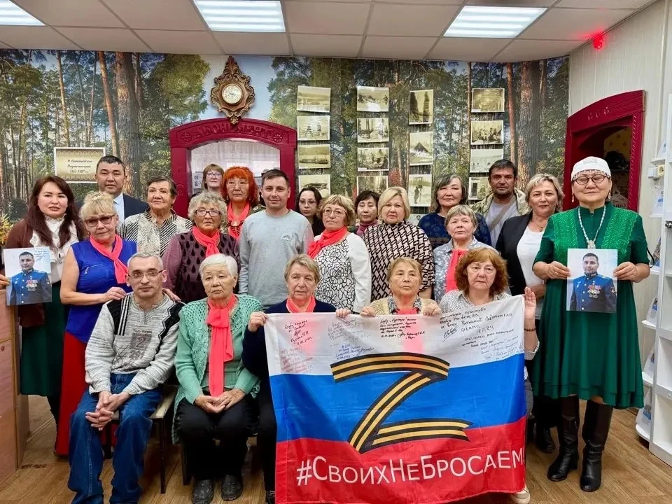 В гостиной клуба «Кэпсиэ, догор!» прошла встреча Героя России Виктора Софронова с волон...