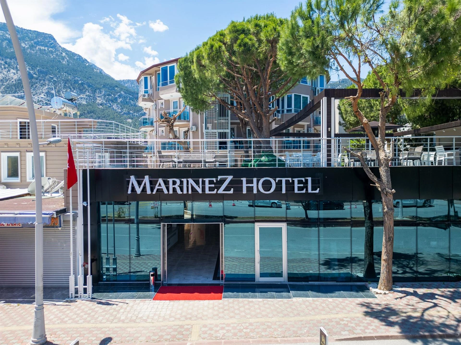 Marinez Hotel