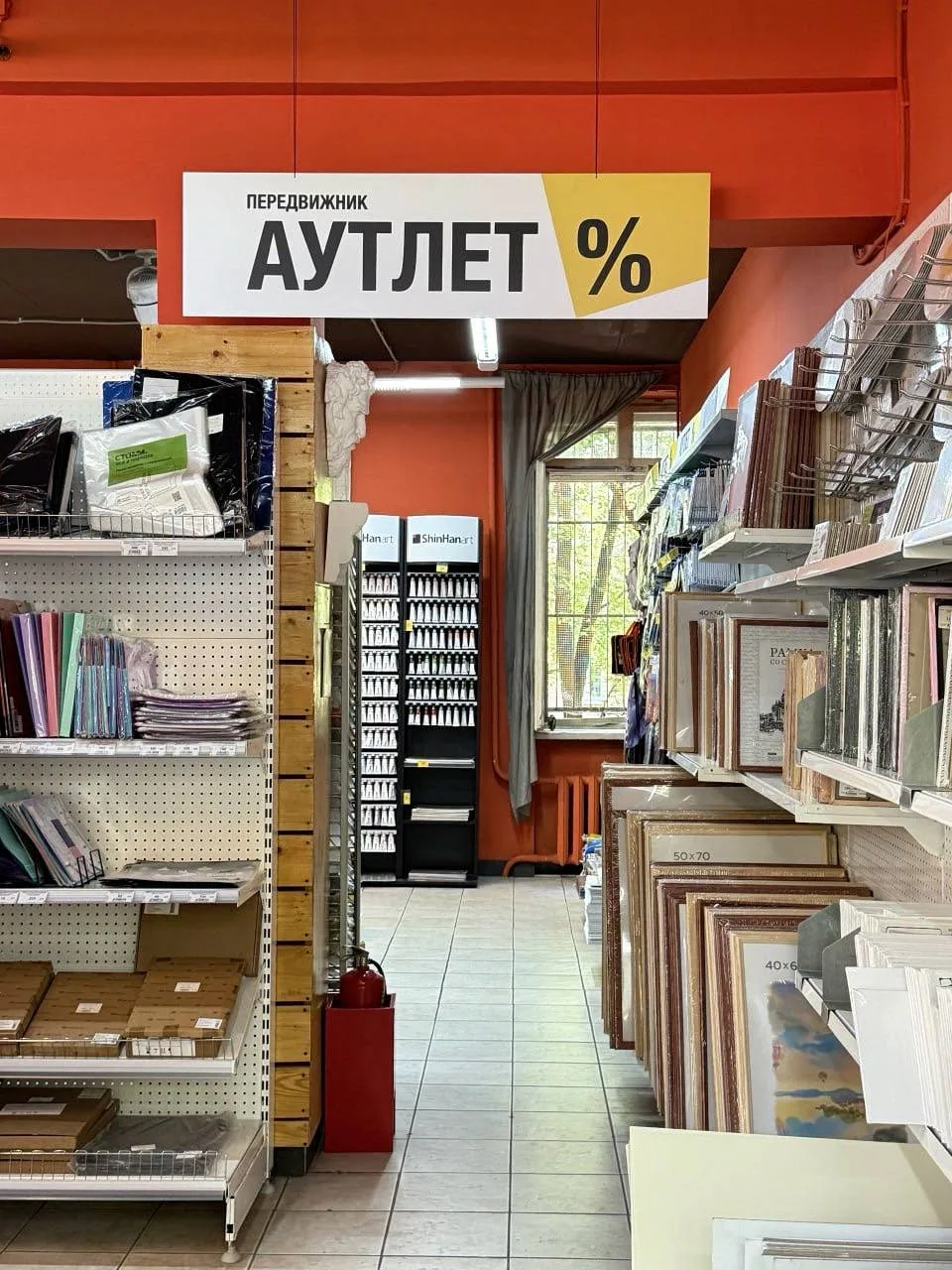 Иногда новые идеи проще всего придумываются в окружении новых материалов.