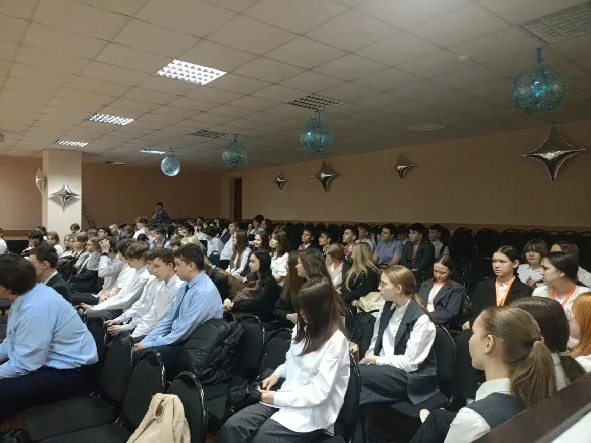 🎬📚  Заместителем директора по ВР Смирновой С.А. и социальным педагогом Папаевой В.В. для учащихся 9-