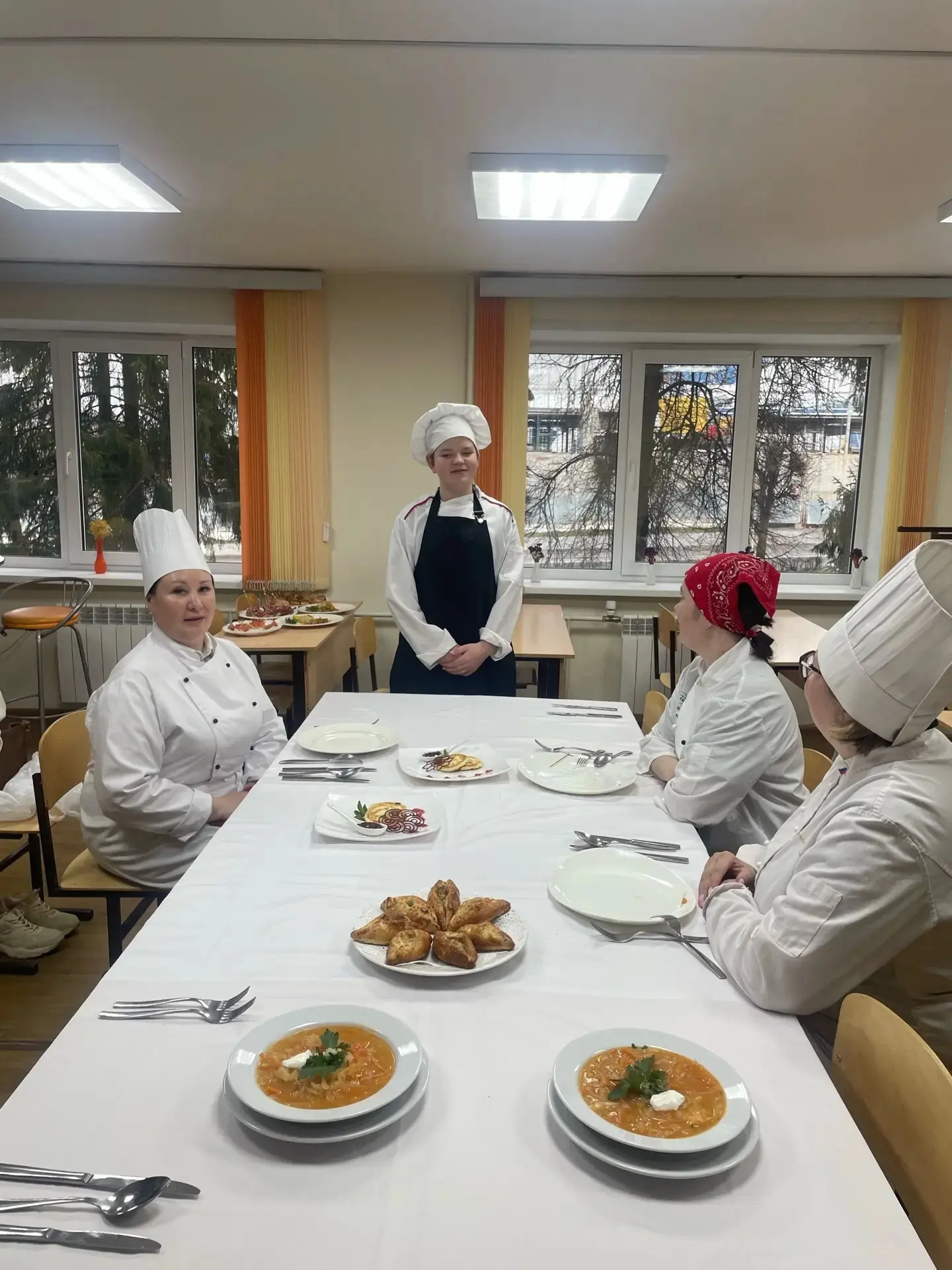 👨‍🍳 Первая профессия: семиклассники стали дипломированными поварами!  Ученики 7 «Л» класса успешно з