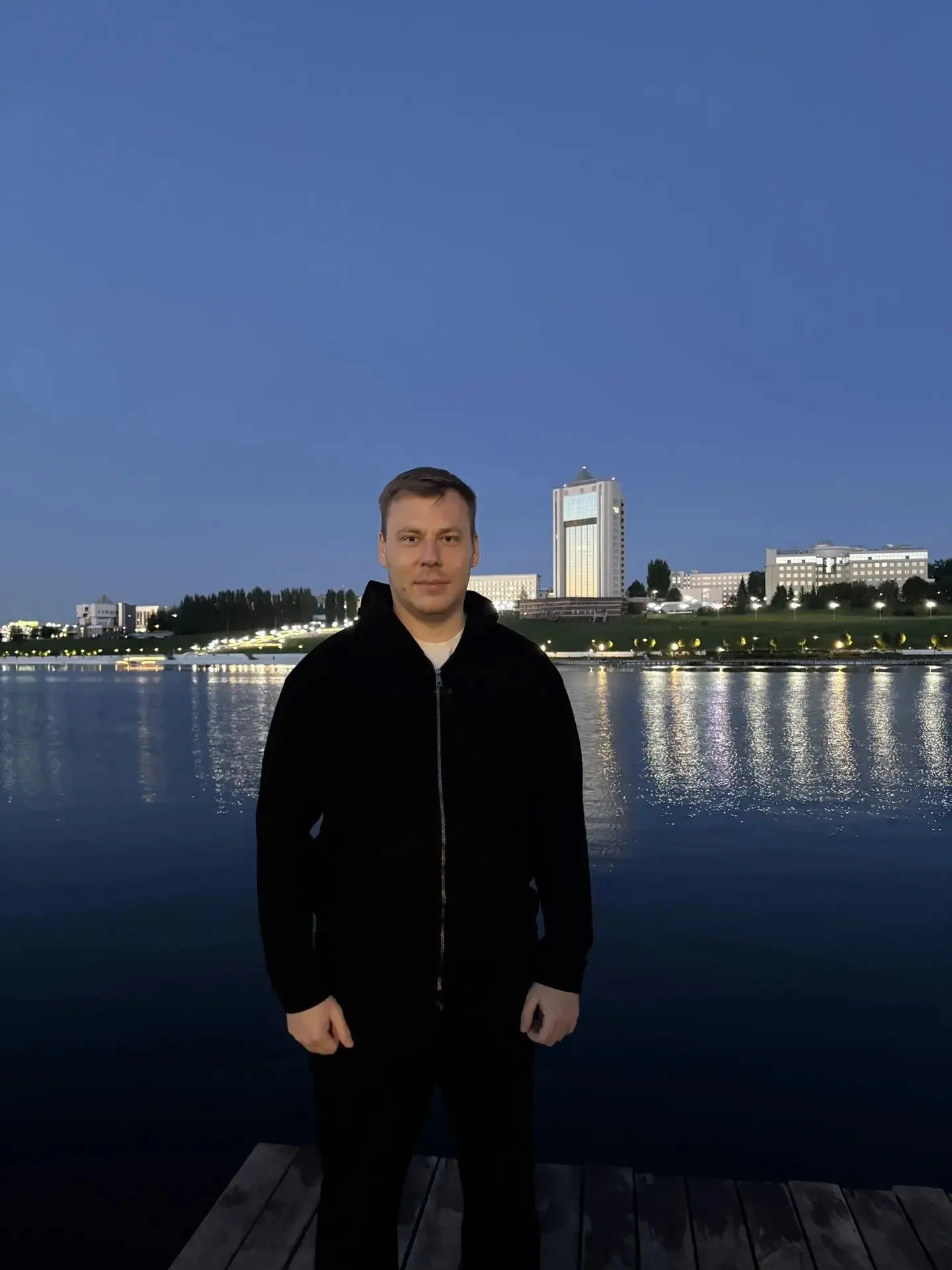 Сегодня вечером решил прогуляться перед сном. Приятно, когда можно просто идти и смотре...