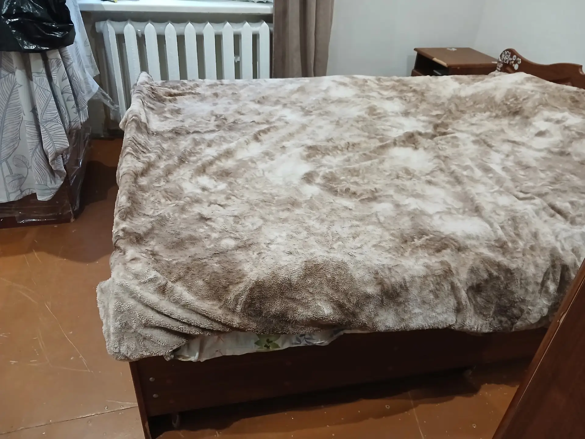 Отдам кровать, можно с матрасом, размер 160*200. Вывоз за ваш счет. П .Матырский