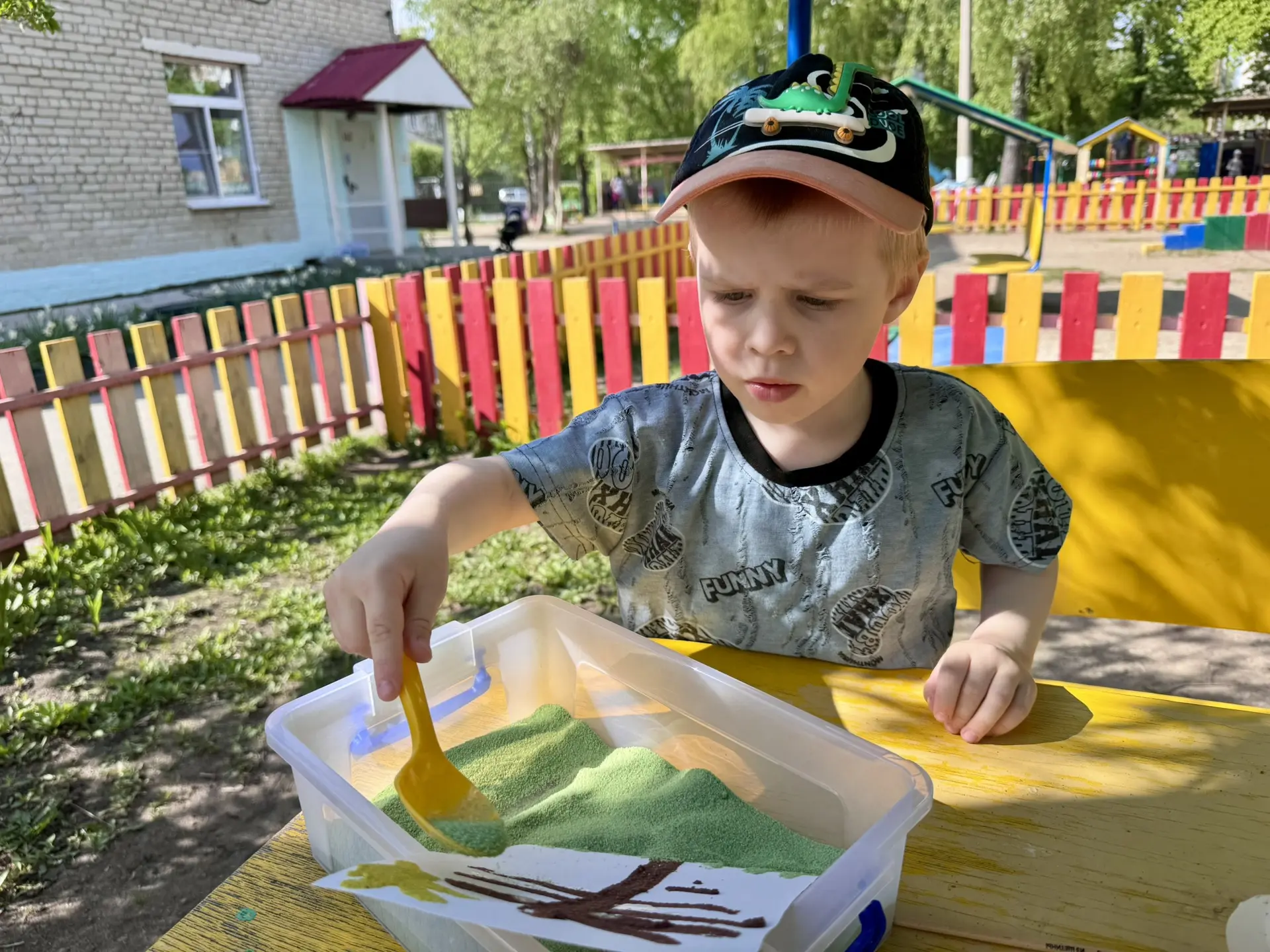 🎨 Творчество под открытым небом! 🎨

В нашем детском саду мы любим удивлять и предлагать ребятам са